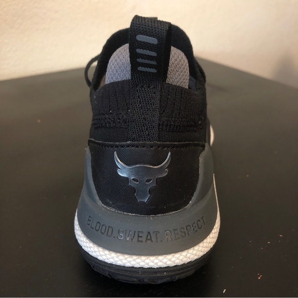 Boys under armour shoes - Picture 3 of 6